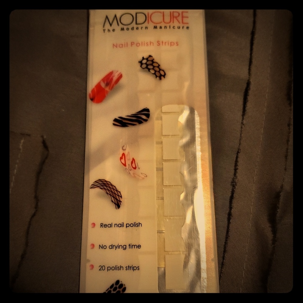 Modicure french manicure